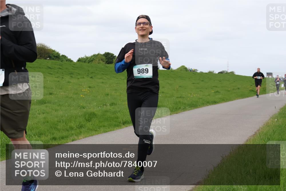 04.05.2025 - 8. Wedeler Halbmarathon Lena Gebhardt http://msf.ph/oto/7840007 04.05.2025 11:46:21 Laufen 989 meine-sportfotos.de