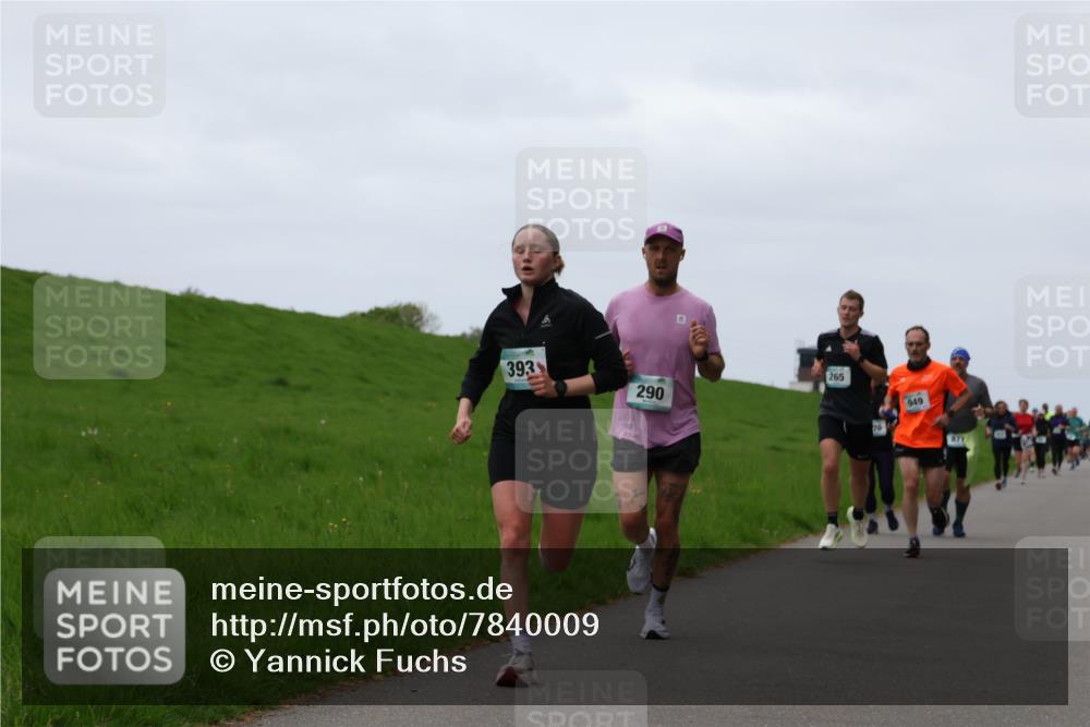 04.05.2025 - 8. Wedeler Halbmarathon Yannick Fuchs http://msf.ph/oto/7840009 04.05.2025 11:26:40 Laufen 393, 290, 265, 949, 87 meine-sportfotos.de