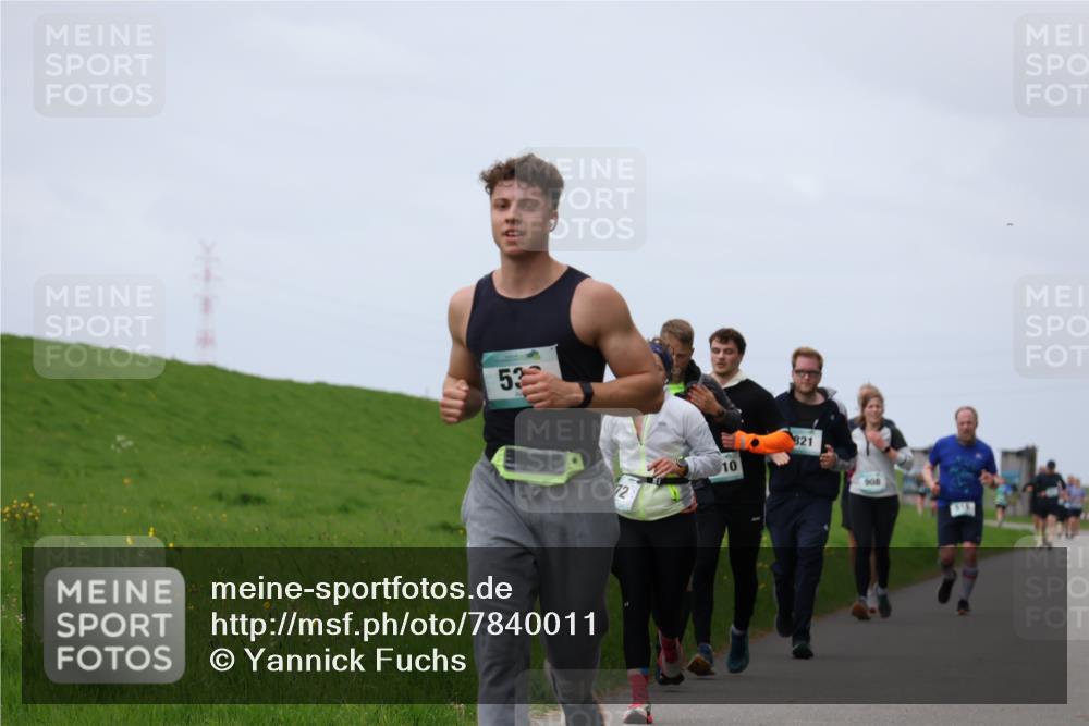 04.05.2025 - 8. Wedeler Halbmarathon Yannick Fuchs http://msf.ph/oto/7840011 04.05.2025 11:47:38 Laufen 53, 10, 821, 908 meine-sportfotos.de