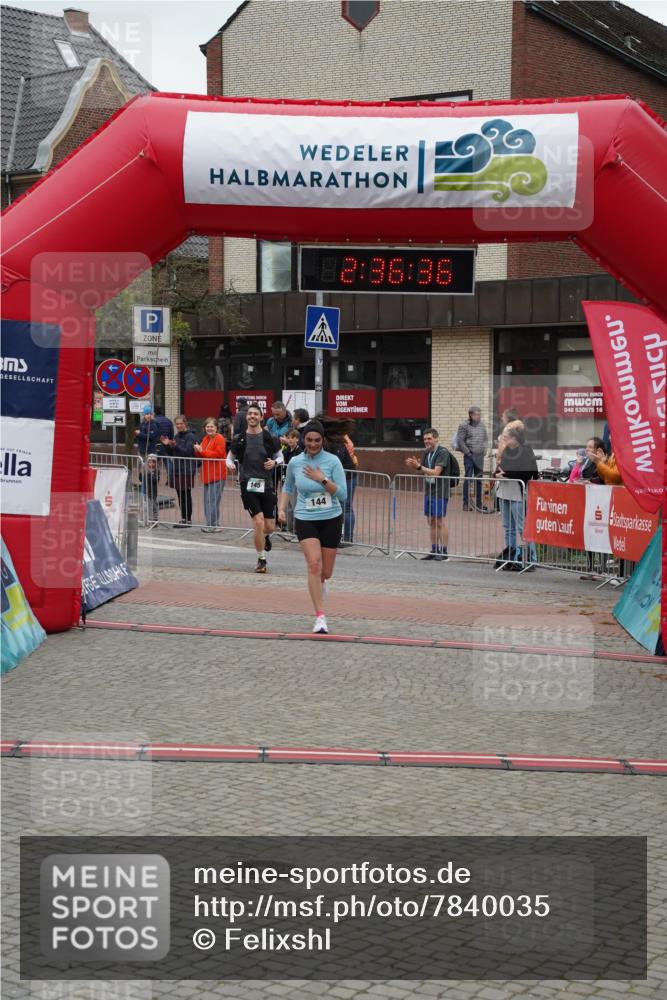 04.05.2025 - 8. Wedeler Halbmarathon Felixshl http://msf.ph/oto/7840035 04.05.2025 12:36:33 Ziel 144, 145 meine-sportfotos.de