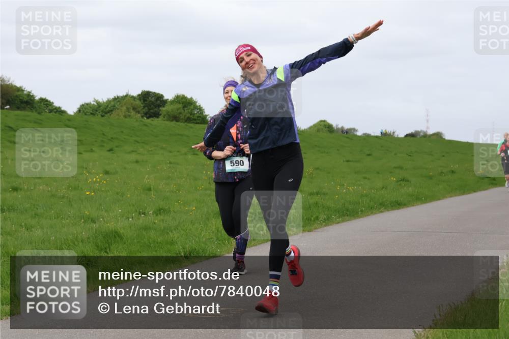 04.05.2025 - 8. Wedeler Halbmarathon Lena Gebhardt http://msf.ph/oto/7840048 04.05.2025 11:46:35 Laufen 590 meine-sportfotos.de