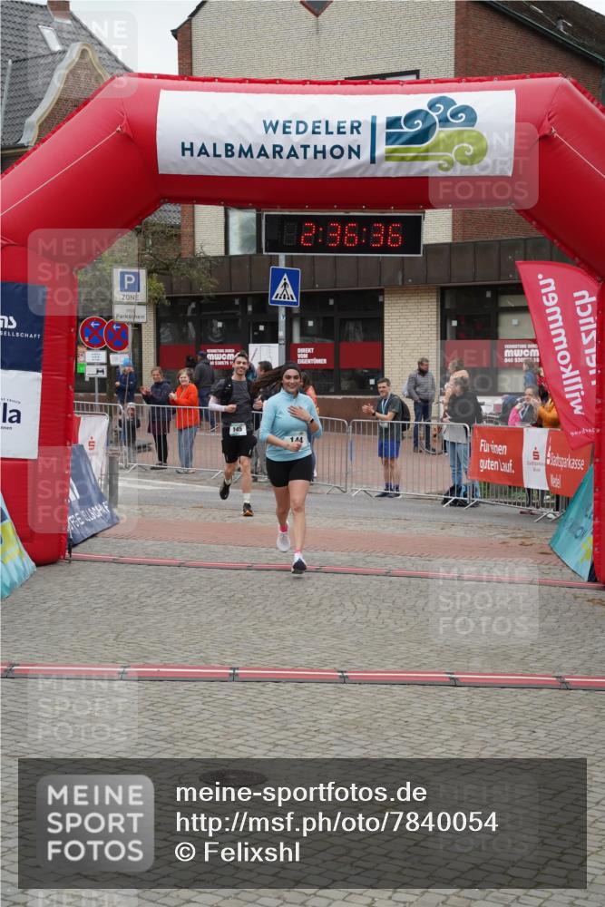 04.05.2025 - 8. Wedeler Halbmarathon Felixshl http://msf.ph/oto/7840054 04.05.2025 12:36:34 Ziel 144, 145 meine-sportfotos.de