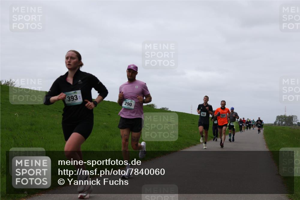 04.05.2025 - 8. Wedeler Halbmarathon Yannick Fuchs http://msf.ph/oto/7840060 04.05.2025 11:26:41 Laufen 393, 265, 290, 879, 949, 871 meine-sportfotos.de