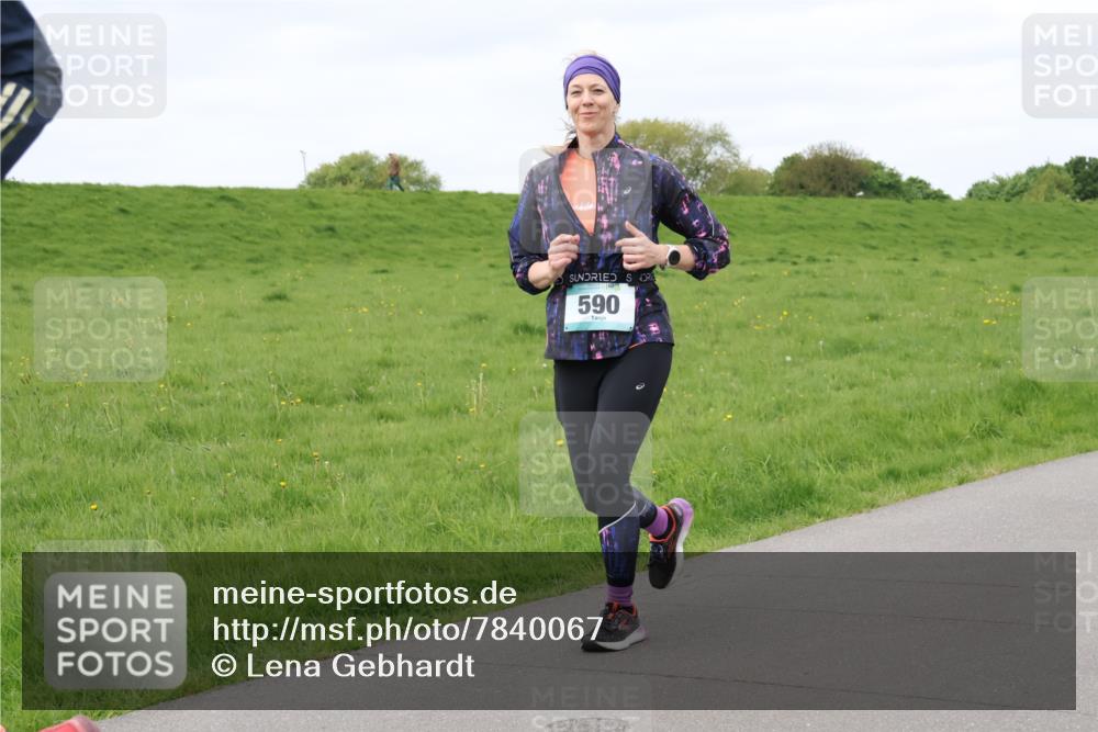 04.05.2025 - 8. Wedeler Halbmarathon Lena Gebhardt http://msf.ph/oto/7840067 04.05.2025 11:46:38 Laufen 590 meine-sportfotos.de