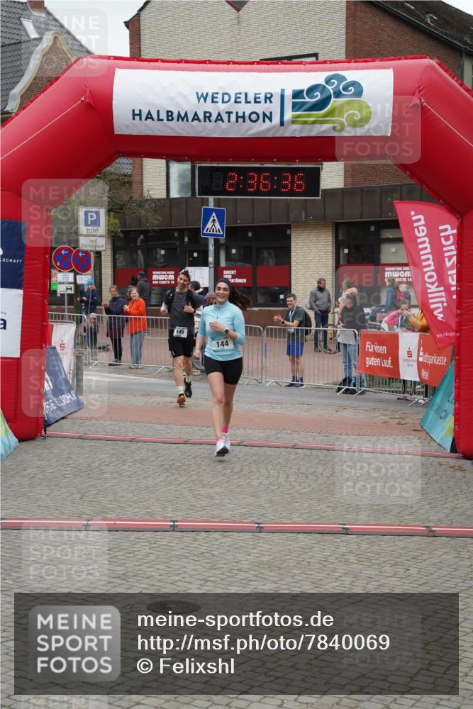 04.05.2025 - 8. Wedeler Halbmarathon Felixshl http://msf.ph/oto/7840069 04.05.2025 12:36:34 Ziel 144, 145 meine-sportfotos.de