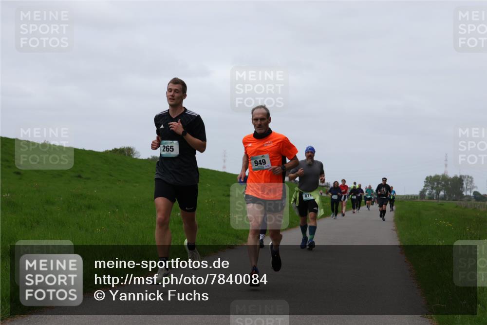 04.05.2025 - 8. Wedeler Halbmarathon Yannick Fuchs http://msf.ph/oto/7840084 04.05.2025 11:26:43 Laufen 265, 949, 813, 871 meine-sportfotos.de
