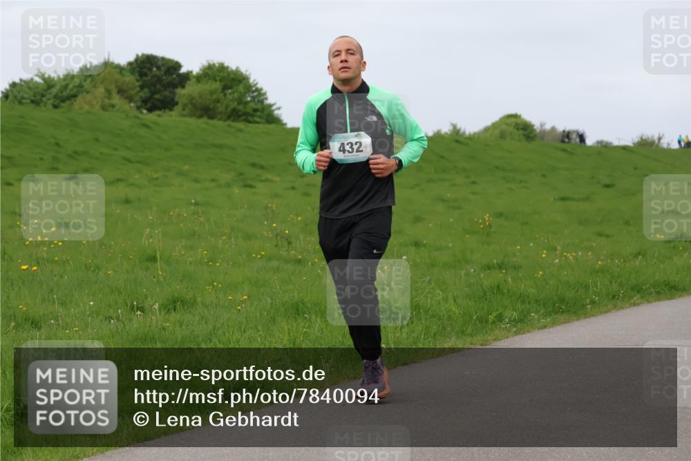 04.05.2025 - 8. Wedeler Halbmarathon Lena Gebhardt http://msf.ph/oto/7840094 04.05.2025 11:46:47 Laufen 432 meine-sportfotos.de