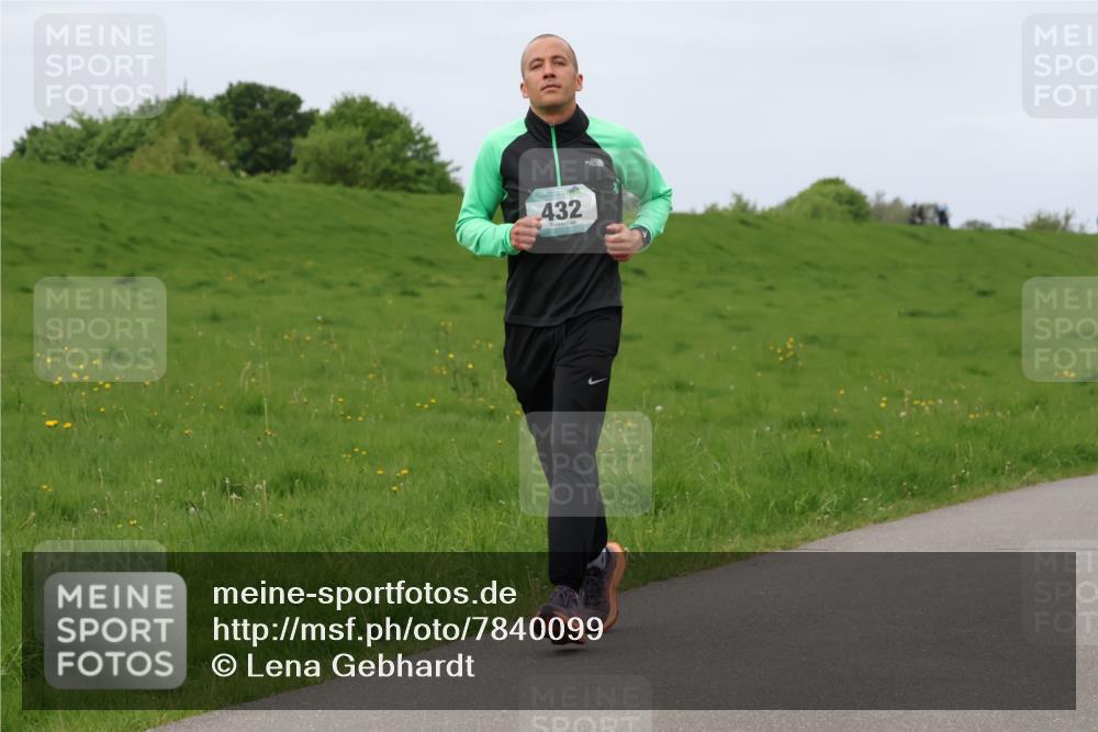 04.05.2025 - 8. Wedeler Halbmarathon Lena Gebhardt http://msf.ph/oto/7840099 04.05.2025 11:46:47 Laufen 432 meine-sportfotos.de