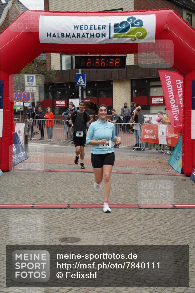 04.05.2025 - 8. Wedeler Halbmarathon Felixshl http://msf.ph/oto/7840111 04.05.2025 12:36:35 Ziel 144, 145 meine-sportfotos.de