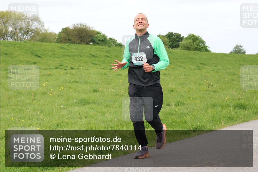 04.05.2025 - 8. Wedeler Halbmarathon Lena Gebhardt http://msf.ph/oto/7840114 04.05.2025 11:46:48 Laufen 432 meine-sportfotos.de