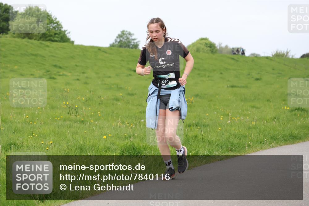 04.05.2025 - 8. Wedeler Halbmarathon Lena Gebhardt http://msf.ph/oto/7840116 04.05.2025 11:46:55 Laufen 5, 855 meine-sportfotos.de