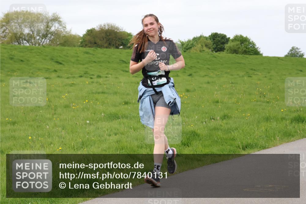04.05.2025 - 8. Wedeler Halbmarathon Lena Gebhardt http://msf.ph/oto/7840131 04.05.2025 11:46:57 Laufen  meine-sportfotos.de