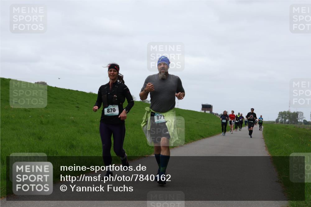 04.05.2025 - 8. Wedeler Halbmarathon Yannick Fuchs http://msf.ph/oto/7840162 04.05.2025 11:26:47 Laufen 870, 871 meine-sportfotos.de