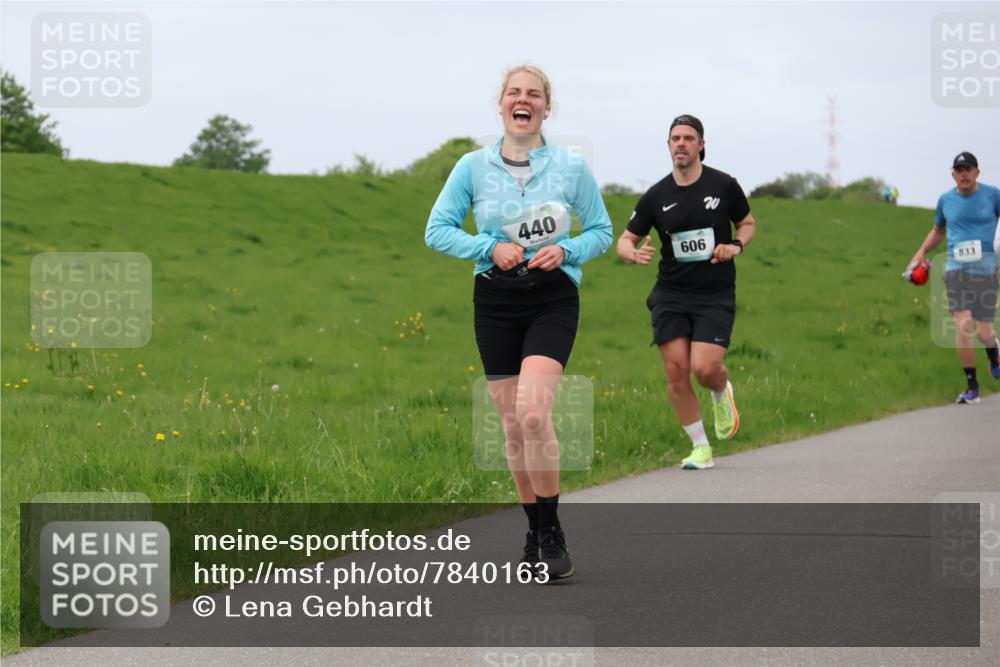04.05.2025 - 8. Wedeler Halbmarathon Lena Gebhardt http://msf.ph/oto/7840163 04.05.2025 11:47:12 Laufen 909, 440 meine-sportfotos.de
