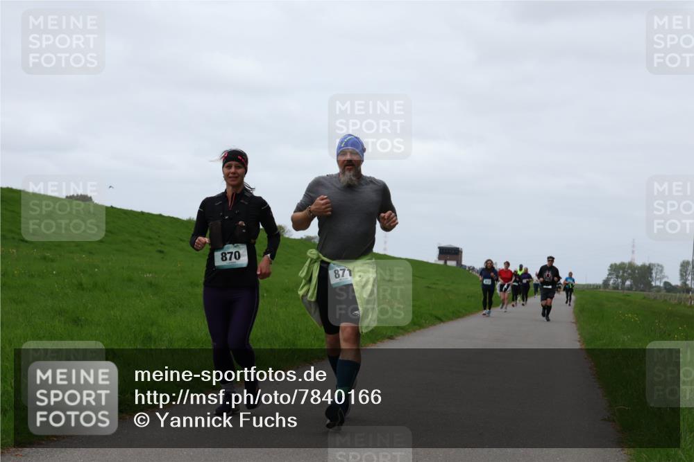 04.05.2025 - 8. Wedeler Halbmarathon Yannick Fuchs http://msf.ph/oto/7840166 04.05.2025 11:26:47 Laufen 870, 871 meine-sportfotos.de
