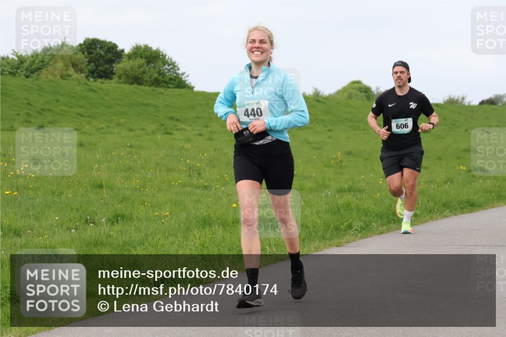 04.05.2025 - 8. Wedeler Halbmarathon Lena Gebhardt http://msf.ph/oto/7840174 04.05.2025 11:47:13 Laufen 440, 606 meine-sportfotos.de