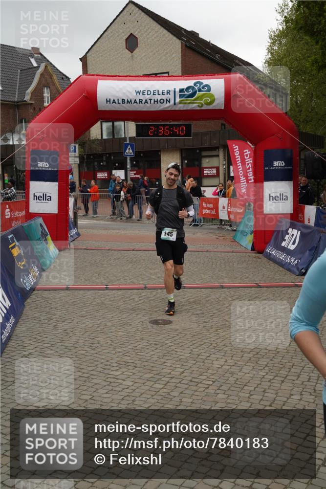 04.05.2025 - 8. Wedeler Halbmarathon Felixshl http://msf.ph/oto/7840183 04.05.2025 12:36:38 Ziel 144, 145 meine-sportfotos.de