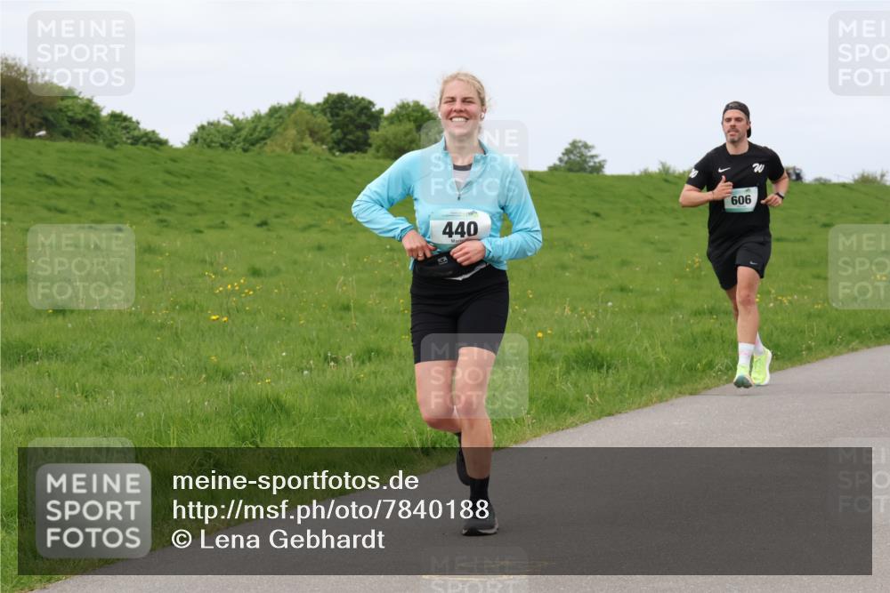 04.05.2025 - 8. Wedeler Halbmarathon Lena Gebhardt http://msf.ph/oto/7840188 04.05.2025 11:47:14 Laufen 440, 606 meine-sportfotos.de