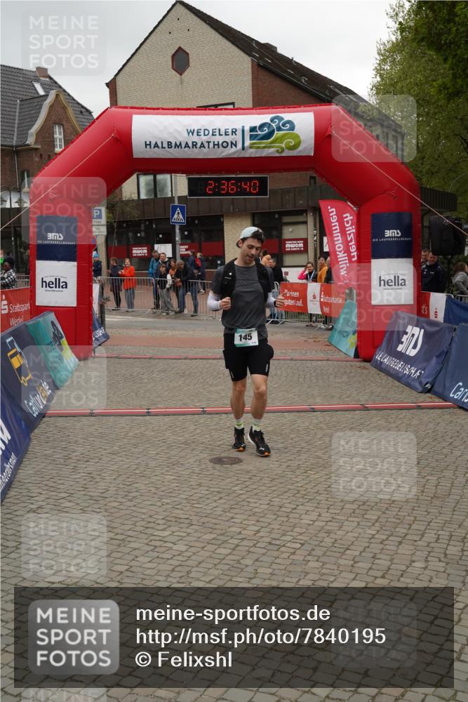 04.05.2025 - 8. Wedeler Halbmarathon Felixshl http://msf.ph/oto/7840195 04.05.2025 12:36:38 Ziel 144, 145 meine-sportfotos.de