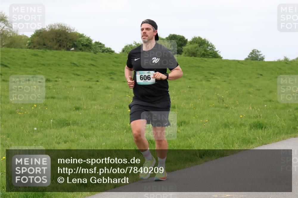 04.05.2025 - 8. Wedeler Halbmarathon Lena Gebhardt http://msf.ph/oto/7840209 04.05.2025 11:47:16 Laufen 606 meine-sportfotos.de