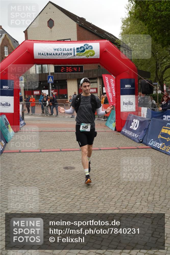 04.05.2025 - 8. Wedeler Halbmarathon Felixshl http://msf.ph/oto/7840231 04.05.2025 12:36:39 Ziel 144, 145 meine-sportfotos.de