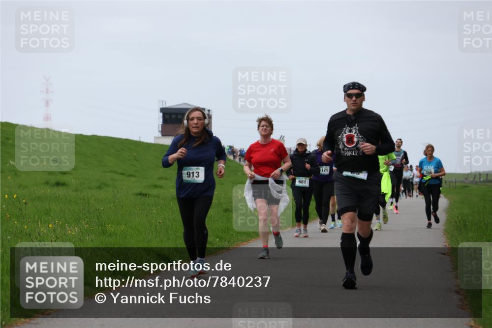 04.05.2025 - 8. Wedeler Halbmarathon Yannick Fuchs http://msf.ph/oto/7840237 04.05.2025 11:26:51 Laufen 913, 681, 171, 10, 358 meine-sportfotos.de