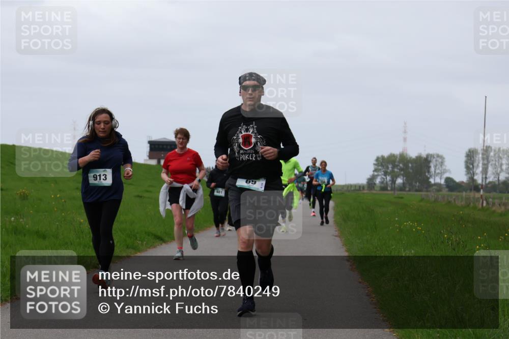 04.05.2025 - 8. Wedeler Halbmarathon Yannick Fuchs http://msf.ph/oto/7840249 04.05.2025 11:26:55 Laufen 913, 681, 69, 10 meine-sportfotos.de