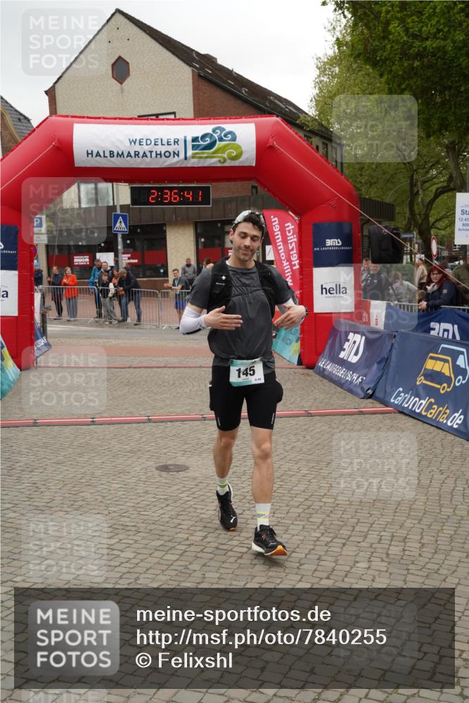 04.05.2025 - 8. Wedeler Halbmarathon Felixshl http://msf.ph/oto/7840255 04.05.2025 12:36:39 Ziel 144, 145 meine-sportfotos.de
