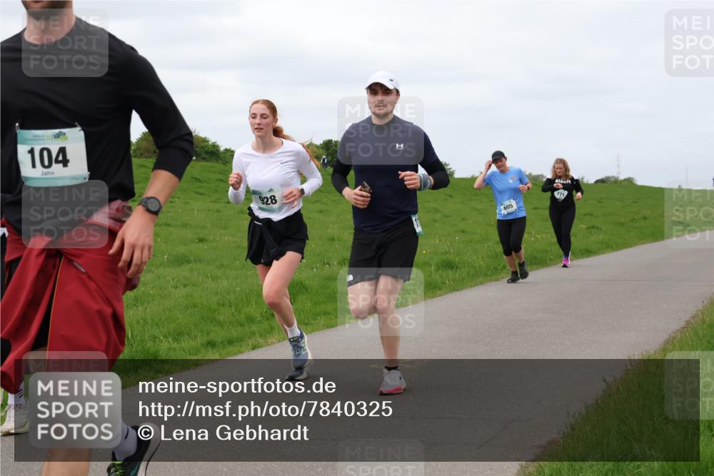 04.05.2025 - 8. Wedeler Halbmarathon Lena Gebhardt http://msf.ph/oto/7840325 04.05.2025 11:47:53 Laufen 104, 928, 605, 771 meine-sportfotos.de