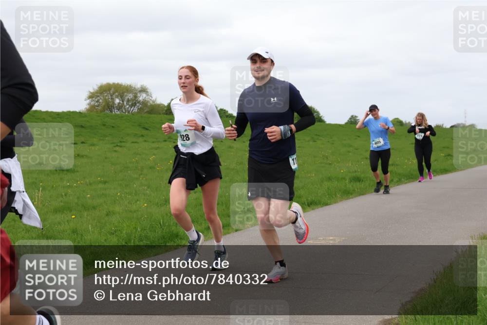 04.05.2025 - 8. Wedeler Halbmarathon Lena Gebhardt http://msf.ph/oto/7840332 04.05.2025 11:47:54 Laufen 928, 605 meine-sportfotos.de
