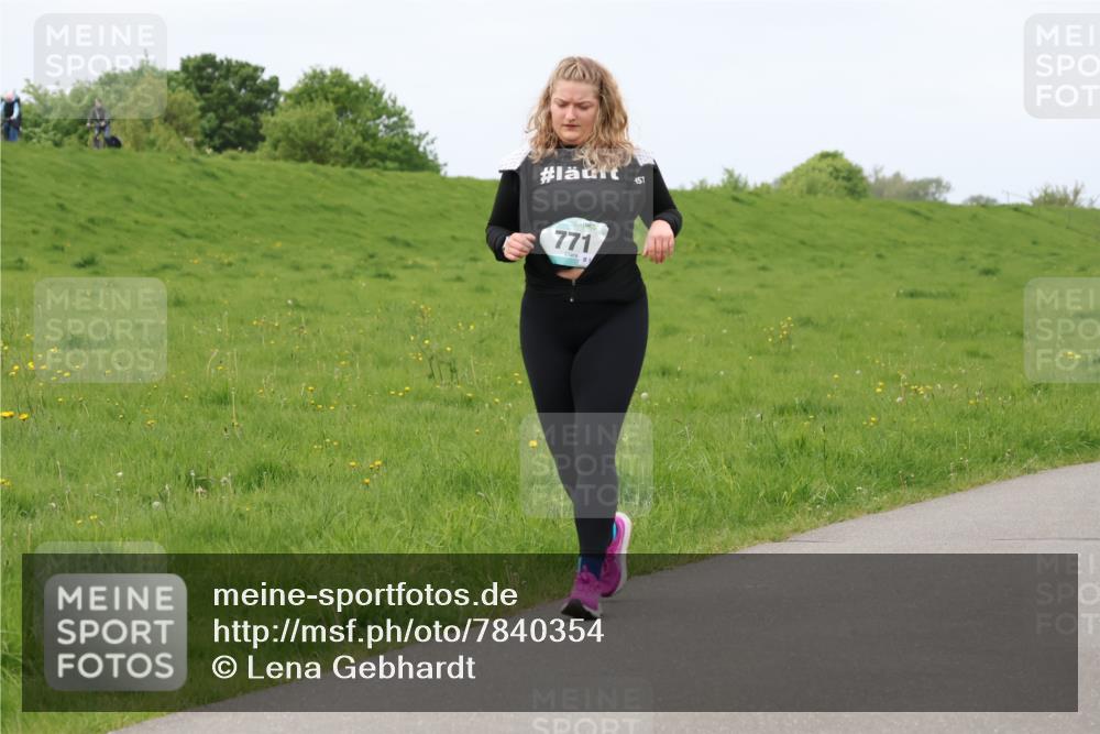 04.05.2025 - 8. Wedeler Halbmarathon Lena Gebhardt http://msf.ph/oto/7840354 04.05.2025 11:47:57 Laufen 771, 1 meine-sportfotos.de
