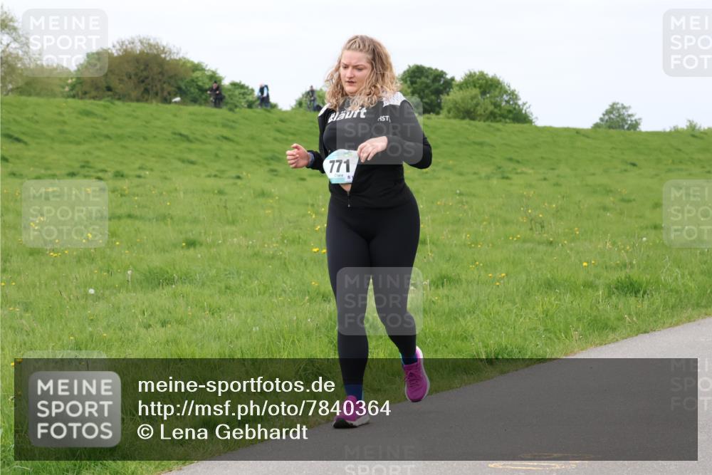 04.05.2025 - 8. Wedeler Halbmarathon Lena Gebhardt http://msf.ph/oto/7840364 04.05.2025 11:47:58 Laufen 771 meine-sportfotos.de