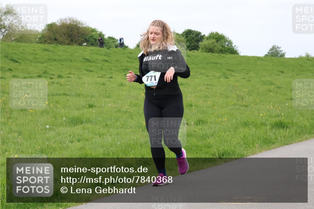 04.05.2025 - 8. Wedeler Halbmarathon Lena Gebhardt http://msf.ph/oto/7840368 04.05.2025 11:47:58 Laufen 771 meine-sportfotos.de