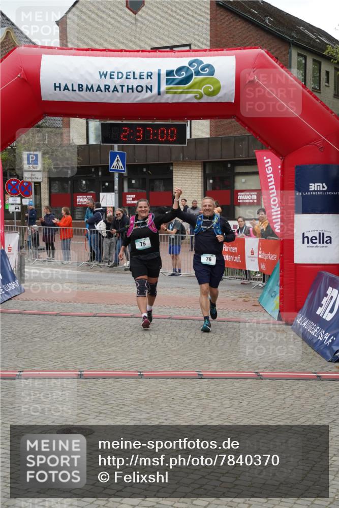 04.05.2025 - 8. Wedeler Halbmarathon Felixshl http://msf.ph/oto/7840370 04.05.2025 12:36:58 Ziel 75, 76 meine-sportfotos.de