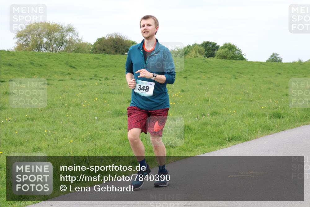 04.05.2025 - 8. Wedeler Halbmarathon Lena Gebhardt http://msf.ph/oto/7840390 04.05.2025 11:48:14 Laufen 28, 39, 348 meine-sportfotos.de