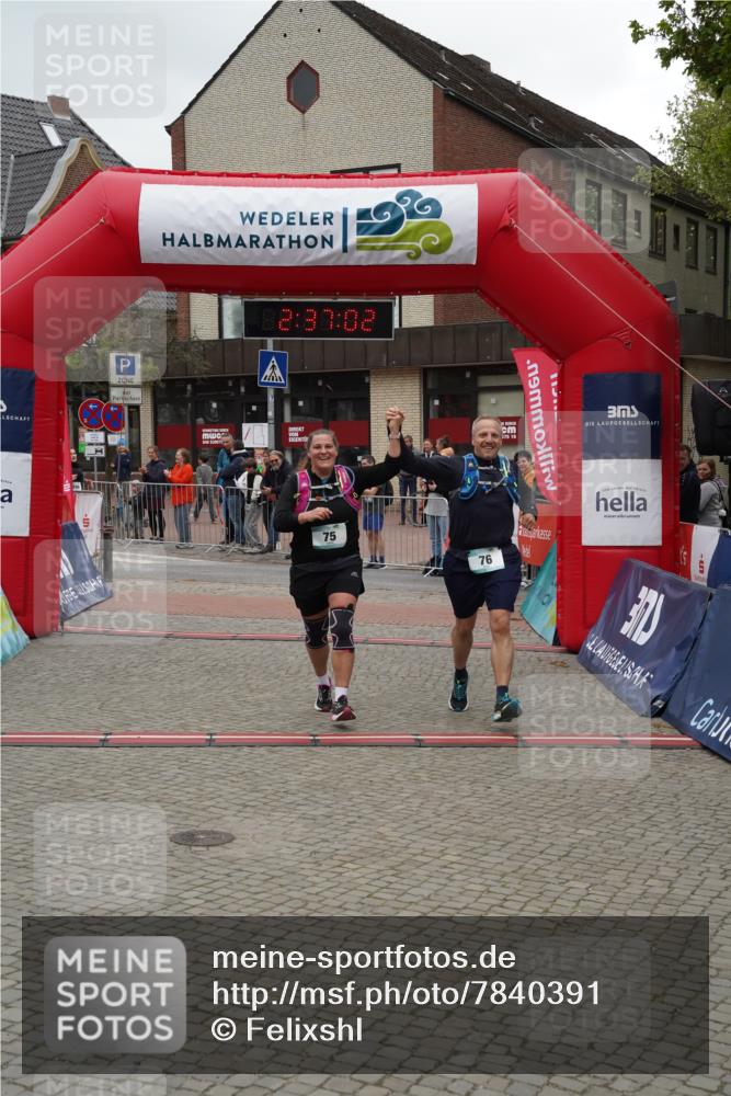 04.05.2025 - 8. Wedeler Halbmarathon Felixshl http://msf.ph/oto/7840391 04.05.2025 12:36:59 Ziel 75, 76 meine-sportfotos.de