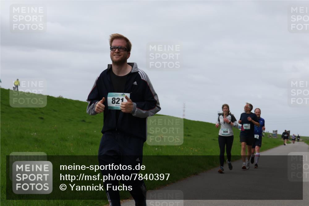 04.05.2025 - 8. Wedeler Halbmarathon Yannick Fuchs http://msf.ph/oto/7840397 04.05.2025 11:47:48 Laufen 821, 908, 661 meine-sportfotos.de