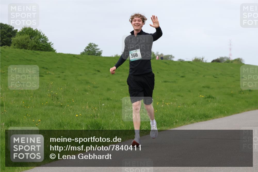 04.05.2025 - 8. Wedeler Halbmarathon Lena Gebhardt http://msf.ph/oto/7840411 04.05.2025 11:48:29 Laufen 566 meine-sportfotos.de