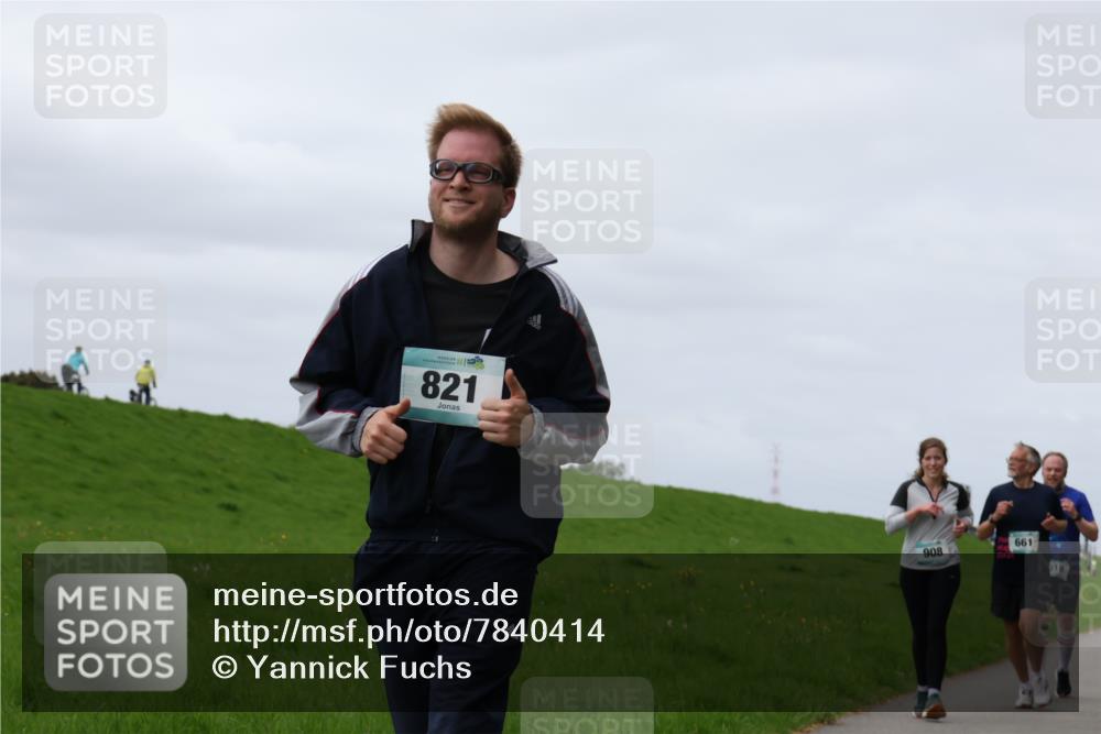 04.05.2025 - 8. Wedeler Halbmarathon Yannick Fuchs http://msf.ph/oto/7840414 04.05.2025 11:47:48 Laufen 821, 908, 661, 618 meine-sportfotos.de