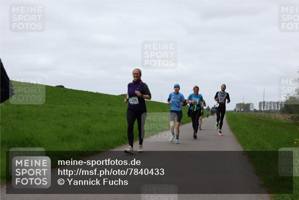 04.05.2025 - 8. Wedeler Halbmarathon Yannick Fuchs http://msf.ph/oto/7840433 04.05.2025 11:27:05 Laufen 1171, 10 meine-sportfotos.de