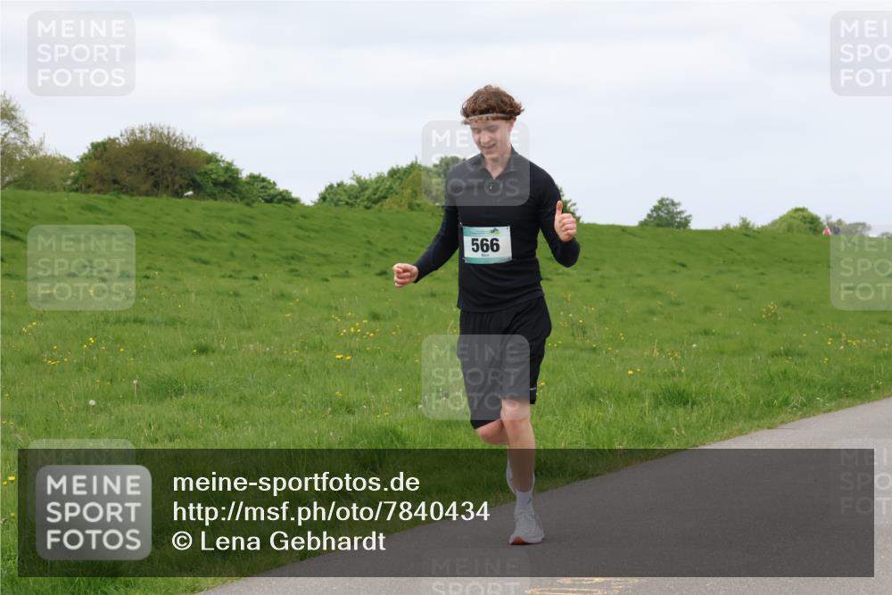 04.05.2025 - 8. Wedeler Halbmarathon Lena Gebhardt http://msf.ph/oto/7840434 04.05.2025 11:48:31 Laufen 566 meine-sportfotos.de
