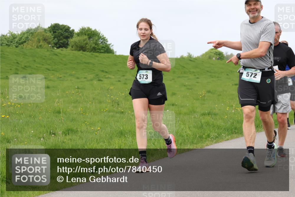 04.05.2025 - 8. Wedeler Halbmarathon Lena Gebhardt http://msf.ph/oto/7840450 04.05.2025 11:48:38 Laufen 573, 572 meine-sportfotos.de