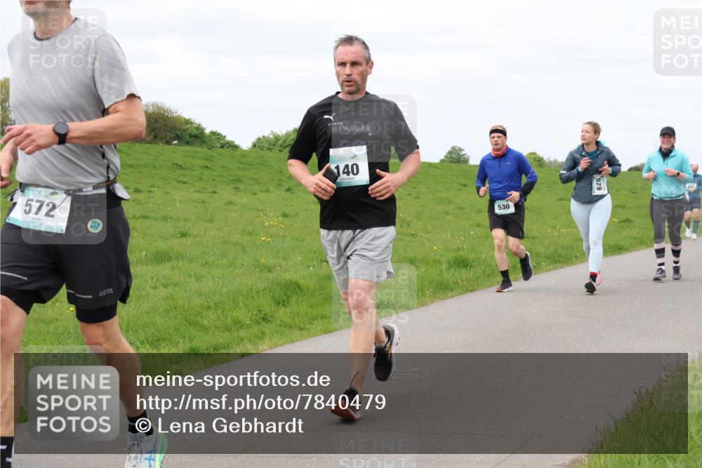 04.05.2025 - 8. Wedeler Halbmarathon Lena Gebhardt http://msf.ph/oto/7840479 04.05.2025 11:48:41 Laufen 572, 140, 530 meine-sportfotos.de