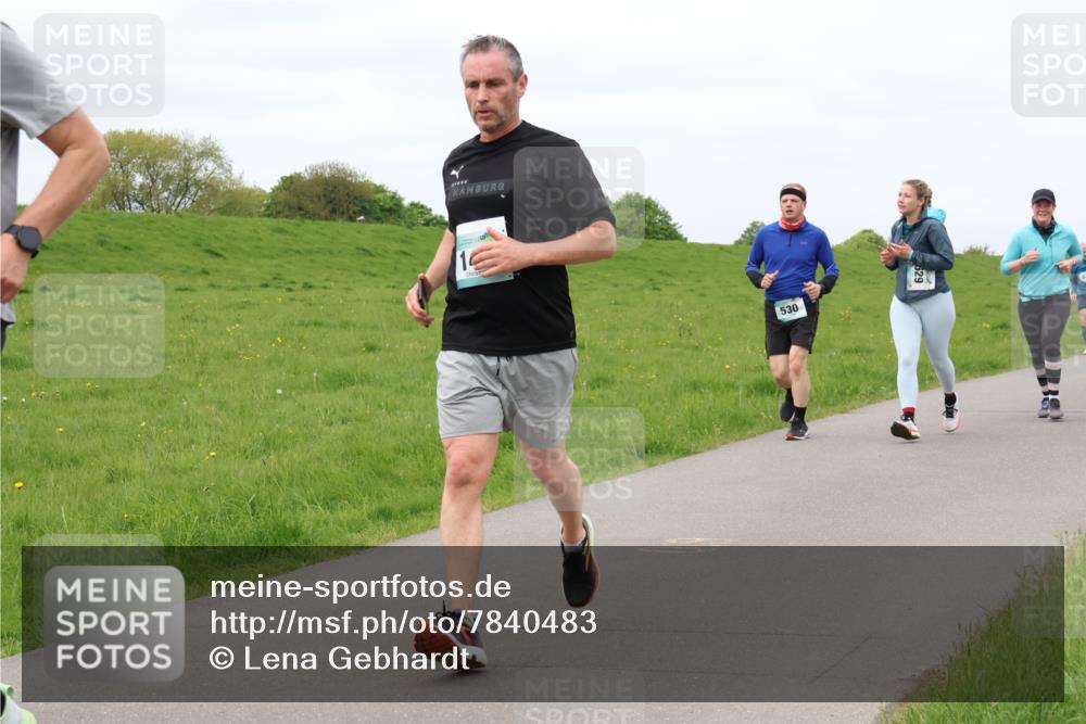 04.05.2025 - 8. Wedeler Halbmarathon Lena Gebhardt http://msf.ph/oto/7840483 04.05.2025 11:48:42 Laufen 529 meine-sportfotos.de