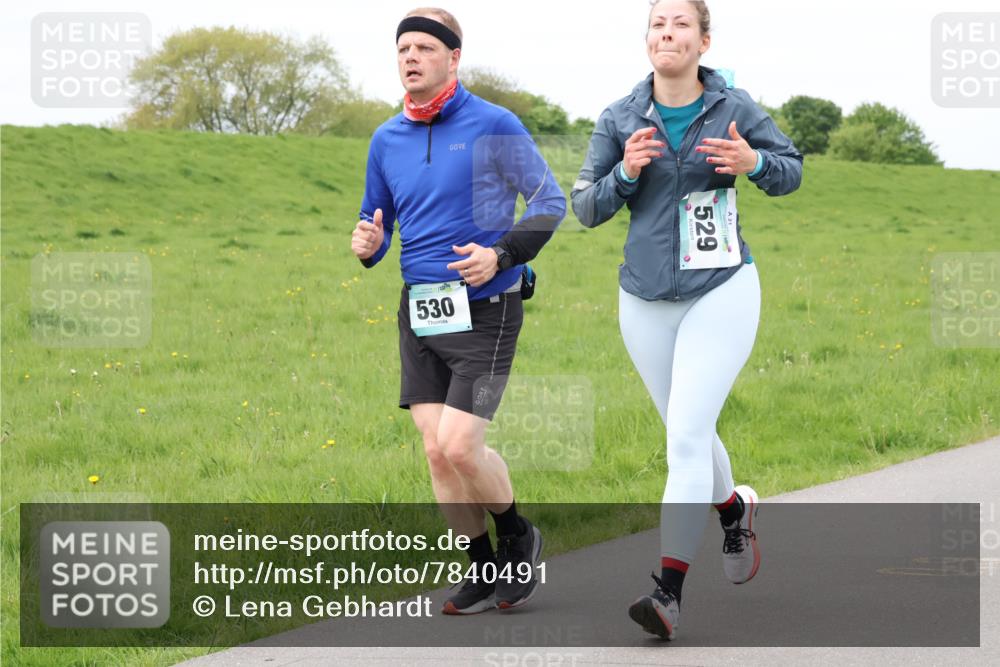 04.05.2025 - 8. Wedeler Halbmarathon Lena Gebhardt http://msf.ph/oto/7840491 04.05.2025 11:48:44 Laufen 530, 529 meine-sportfotos.de