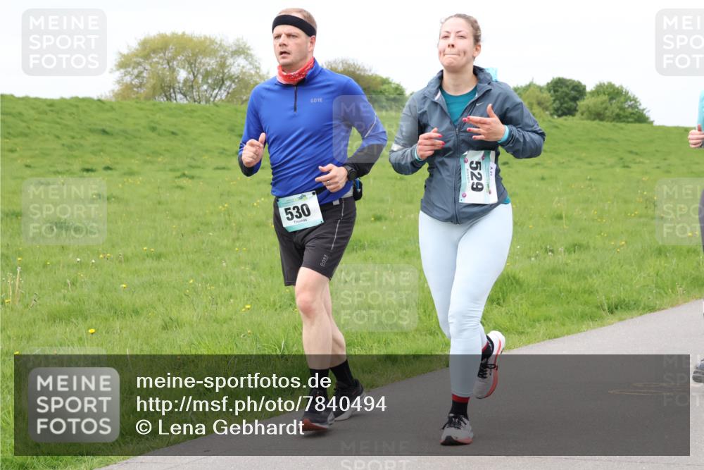 04.05.2025 - 8. Wedeler Halbmarathon Lena Gebhardt http://msf.ph/oto/7840494 04.05.2025 11:48:44 Laufen 530, 529 meine-sportfotos.de
