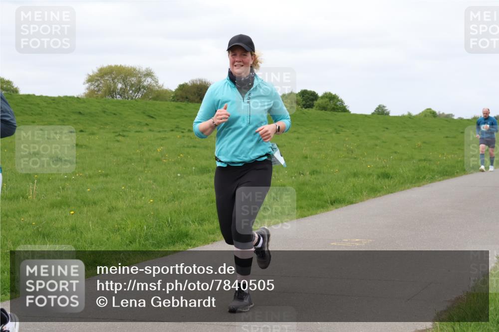 04.05.2025 - 8. Wedeler Halbmarathon Lena Gebhardt http://msf.ph/oto/7840505 04.05.2025 11:48:45 Laufen  meine-sportfotos.de