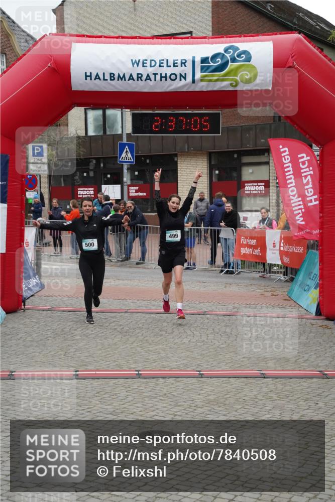 04.05.2025 - 8. Wedeler Halbmarathon Felixshl http://msf.ph/oto/7840508 04.05.2025 12:37:03 Ziel 75, 76, 499, 500 meine-sportfotos.de