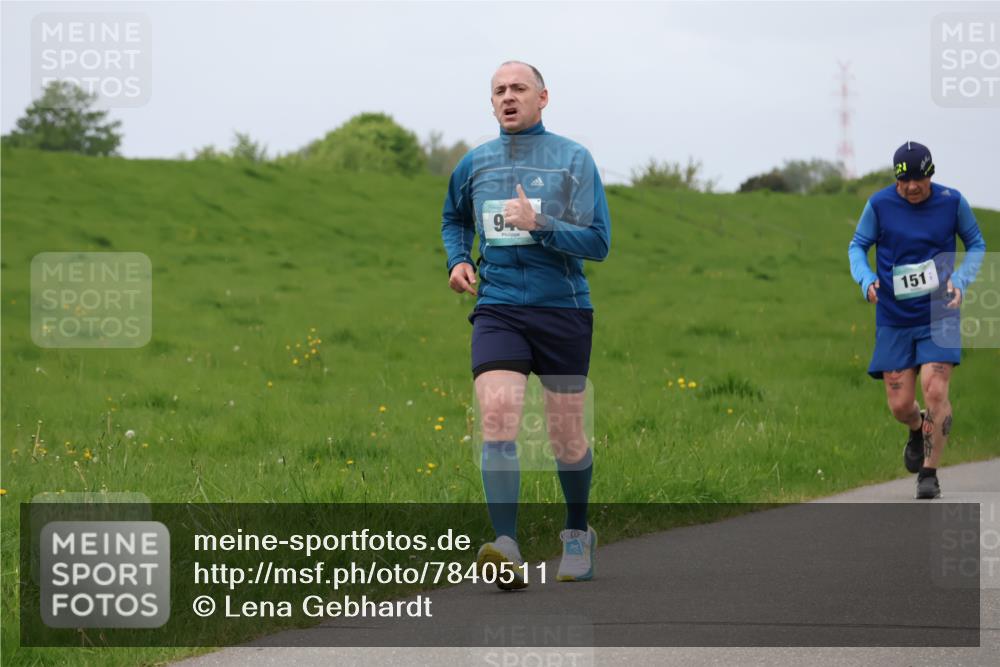 04.05.2025 - 8. Wedeler Halbmarathon Lena Gebhardt http://msf.ph/oto/7840511 04.05.2025 11:48:48 Laufen 9, 151 meine-sportfotos.de