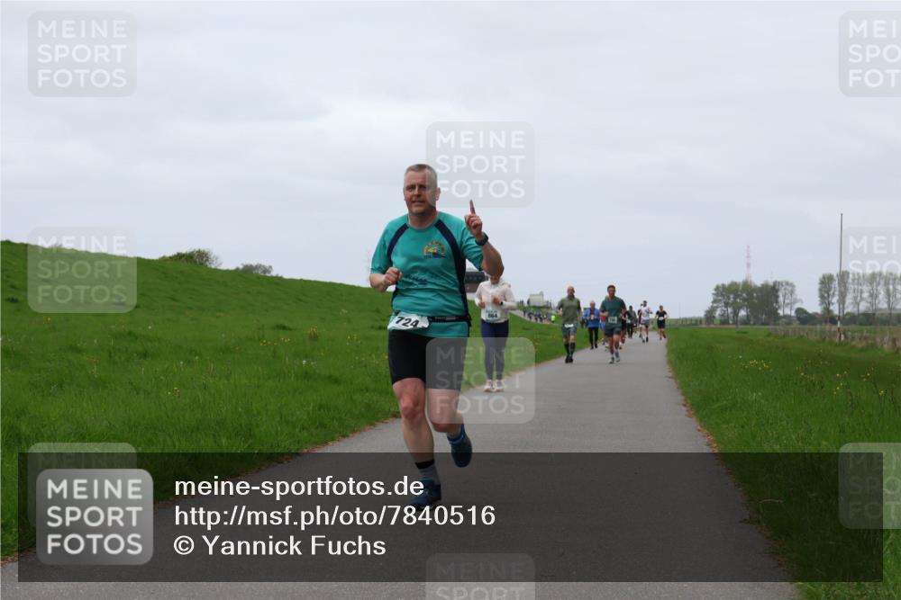 04.05.2025 - 8. Wedeler Halbmarathon Yannick Fuchs http://msf.ph/oto/7840516 04.05.2025 11:27:10 Laufen 724 meine-sportfotos.de